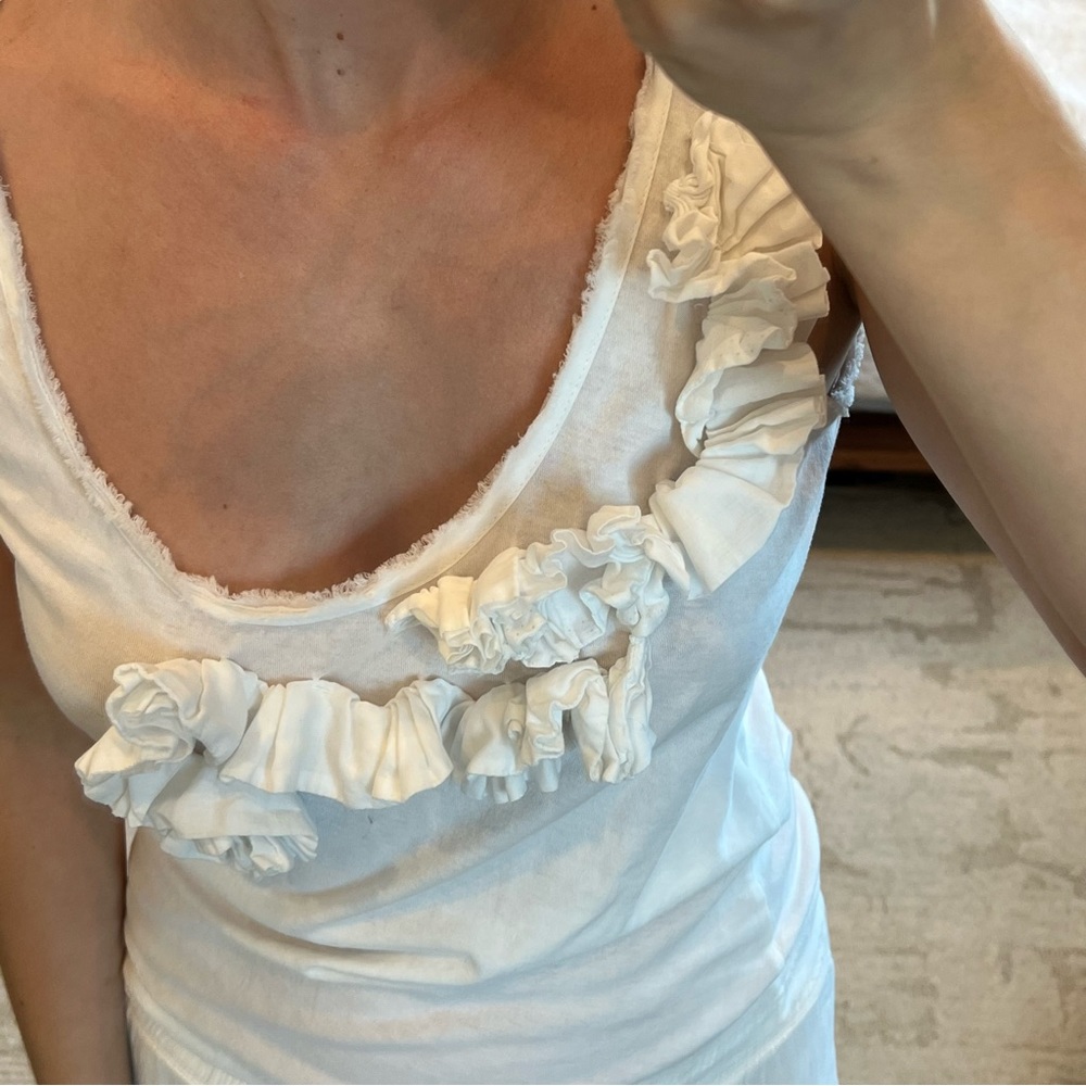 🤍 WHITE ROSE TANK 🤍 - Picture 4 of 6